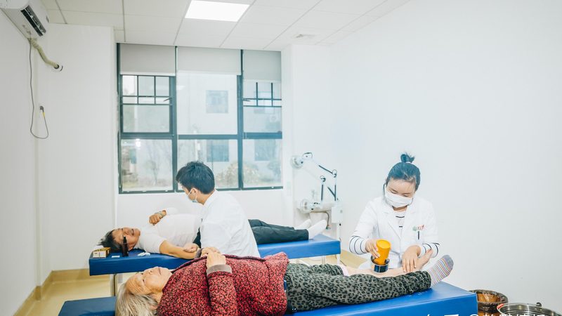 上海护工与保姆：职责与服务的差异解析