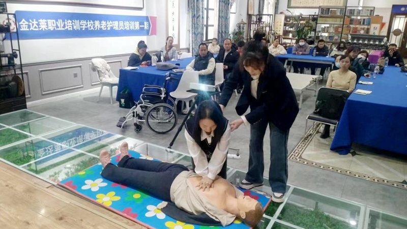 失能老人居家护理：五大关键步骤守护长辈安康