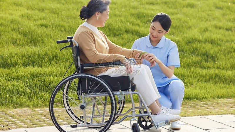 小标题：适老化厨房的重要性