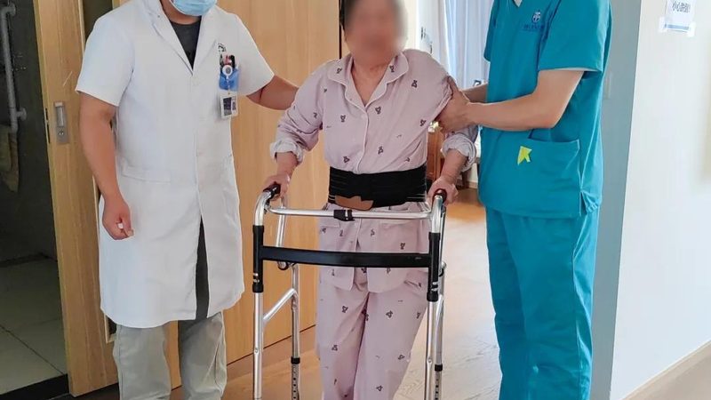 失能老人长期卧床护理：方案解析与注意事项
